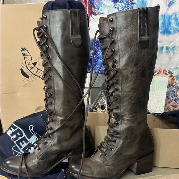 Freebird Brown Lace Up Boots with Weathered Leather - Picture 4 of 16